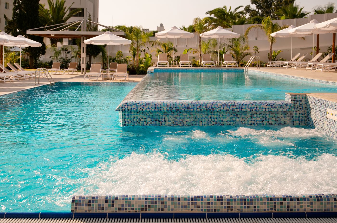 Vangelis-Hotel---Suites-Pool-7