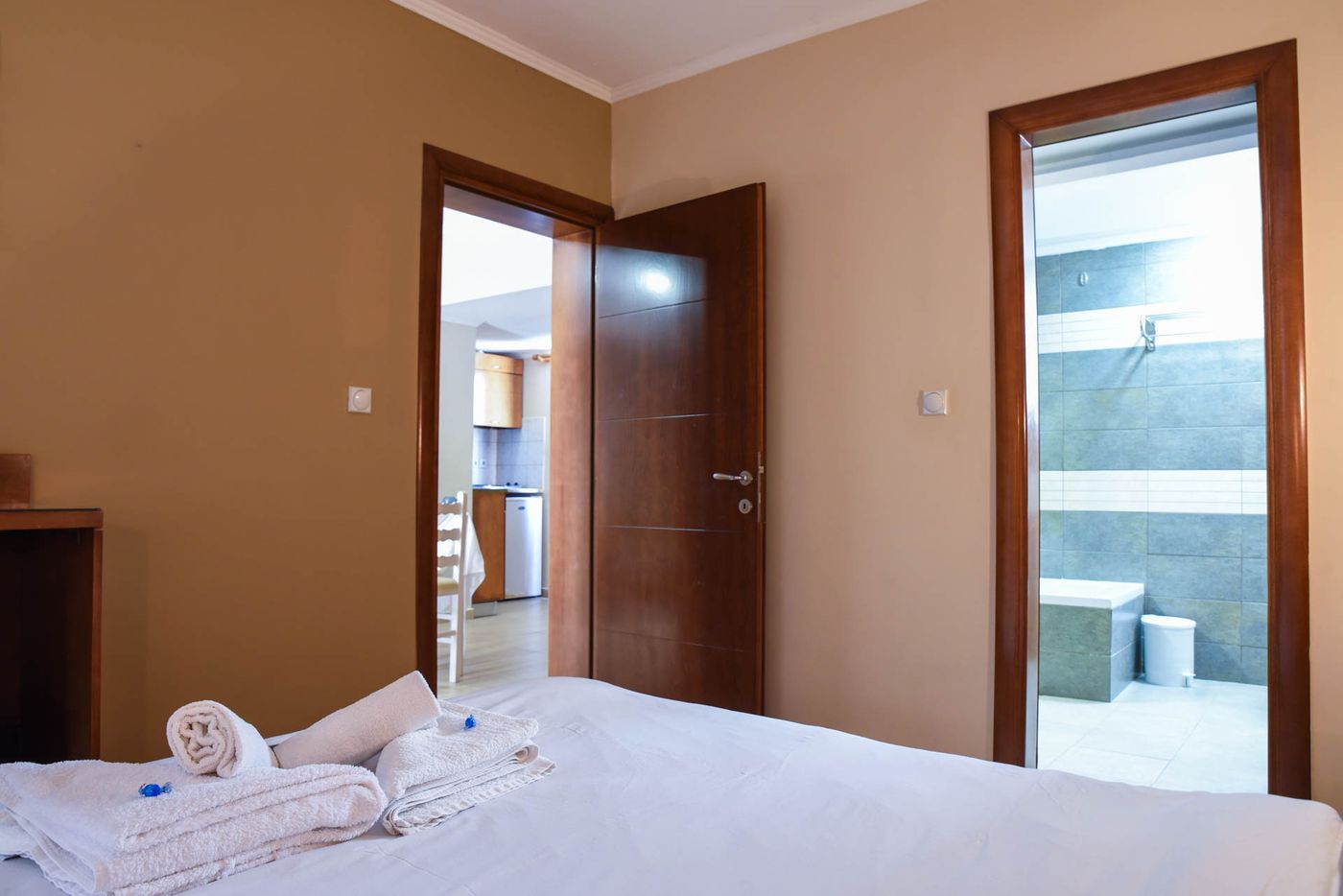 Sacallis-Inn-Beach-Hotel-Room-15