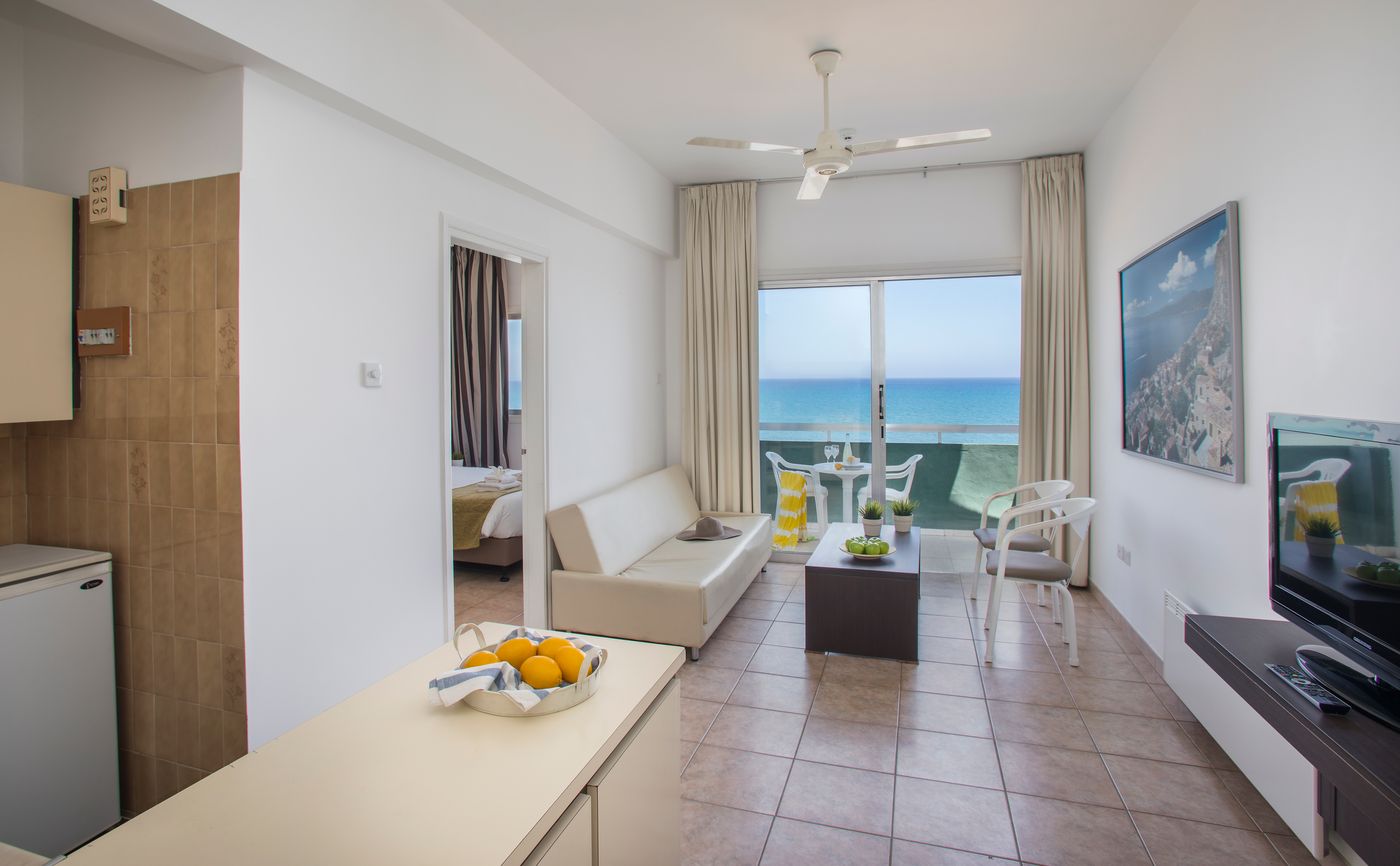 Costantiana-Beach-Hotel-Apts-Room-8