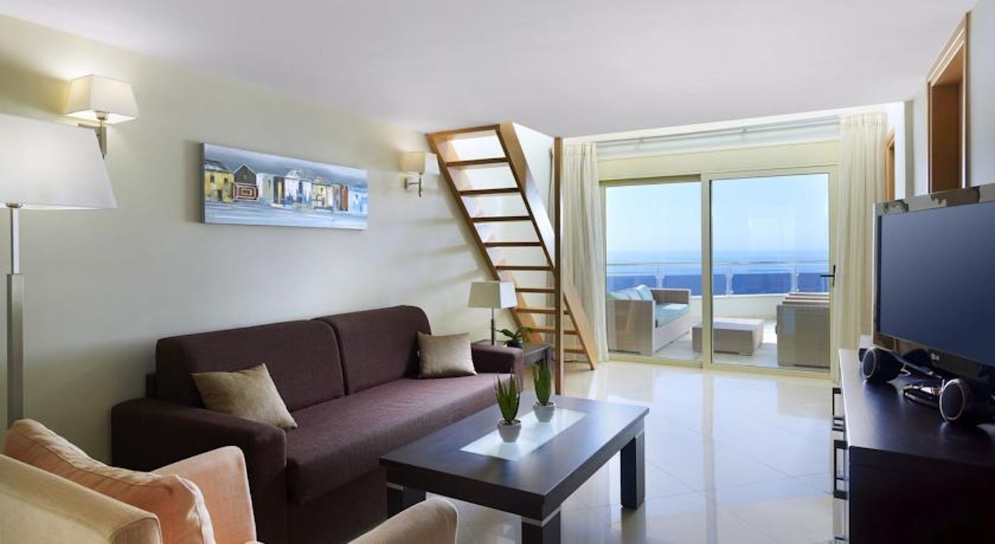 Macaris Suites and Spa