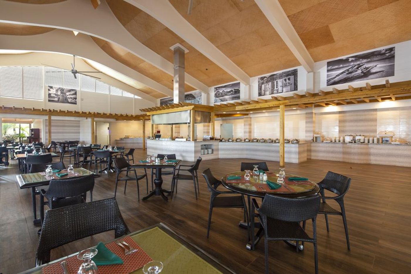 St. James's Club & Villas