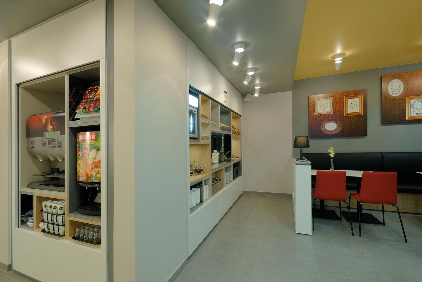 B-B-Hotel-Bonn-Lobby-17