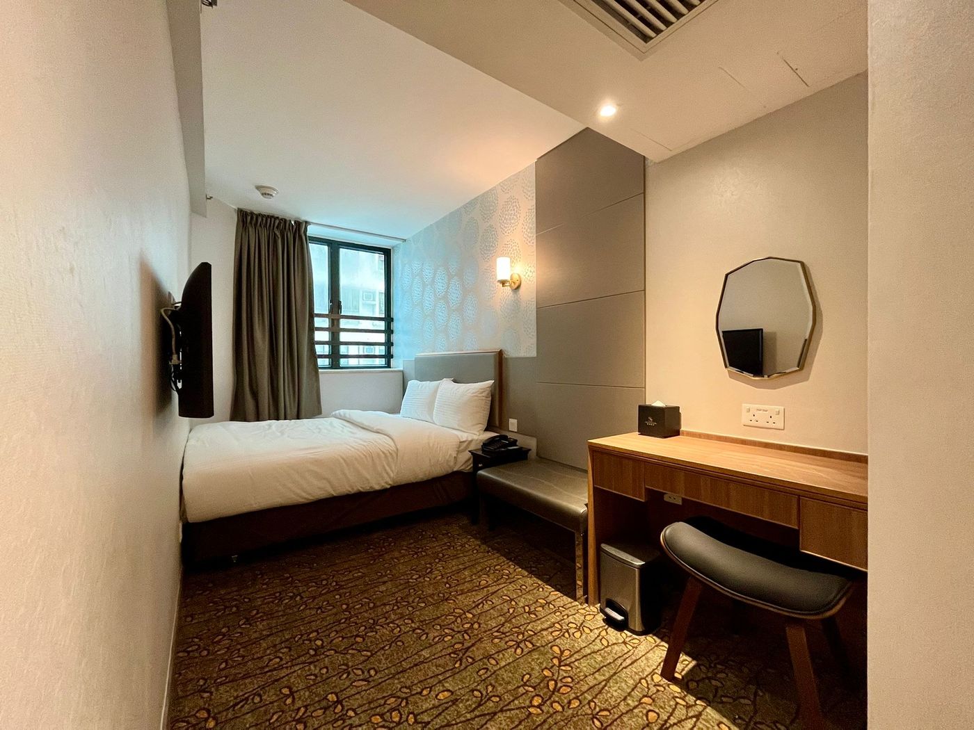 Lander-Grand-Hotel-Room-7