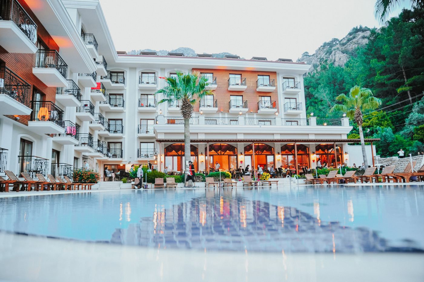 Meril-Hotel-General-view-13