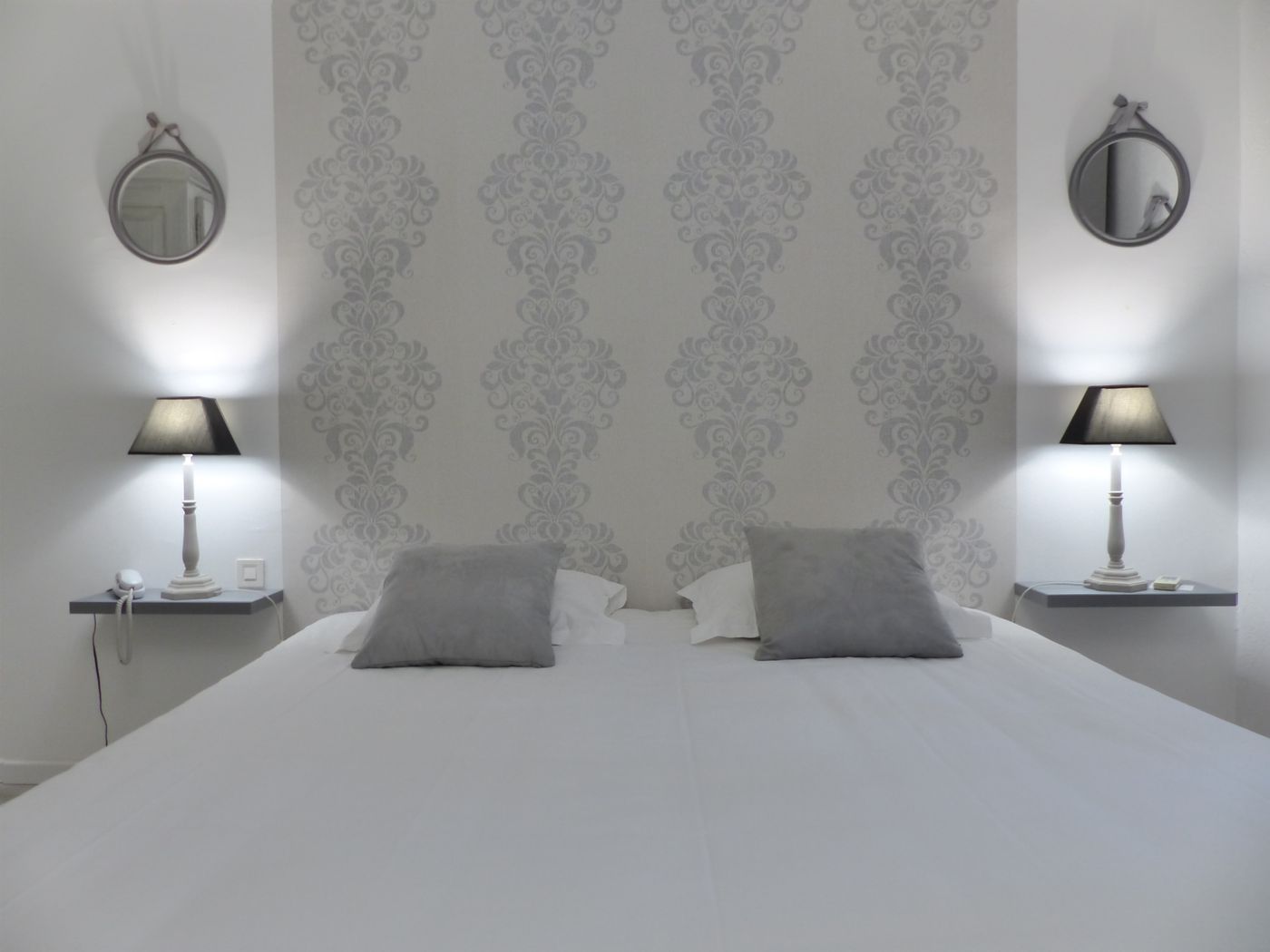 La Sommellerie Logis de France-France-CHATEAUNEUF DU PAPE-Room-8