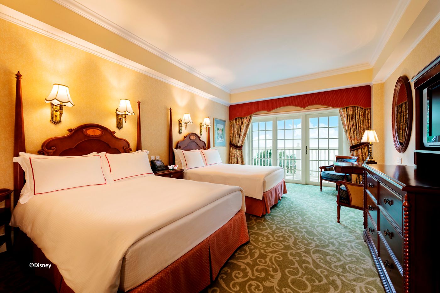 Hong-Kong-Disneyland-Hotel-Room-12