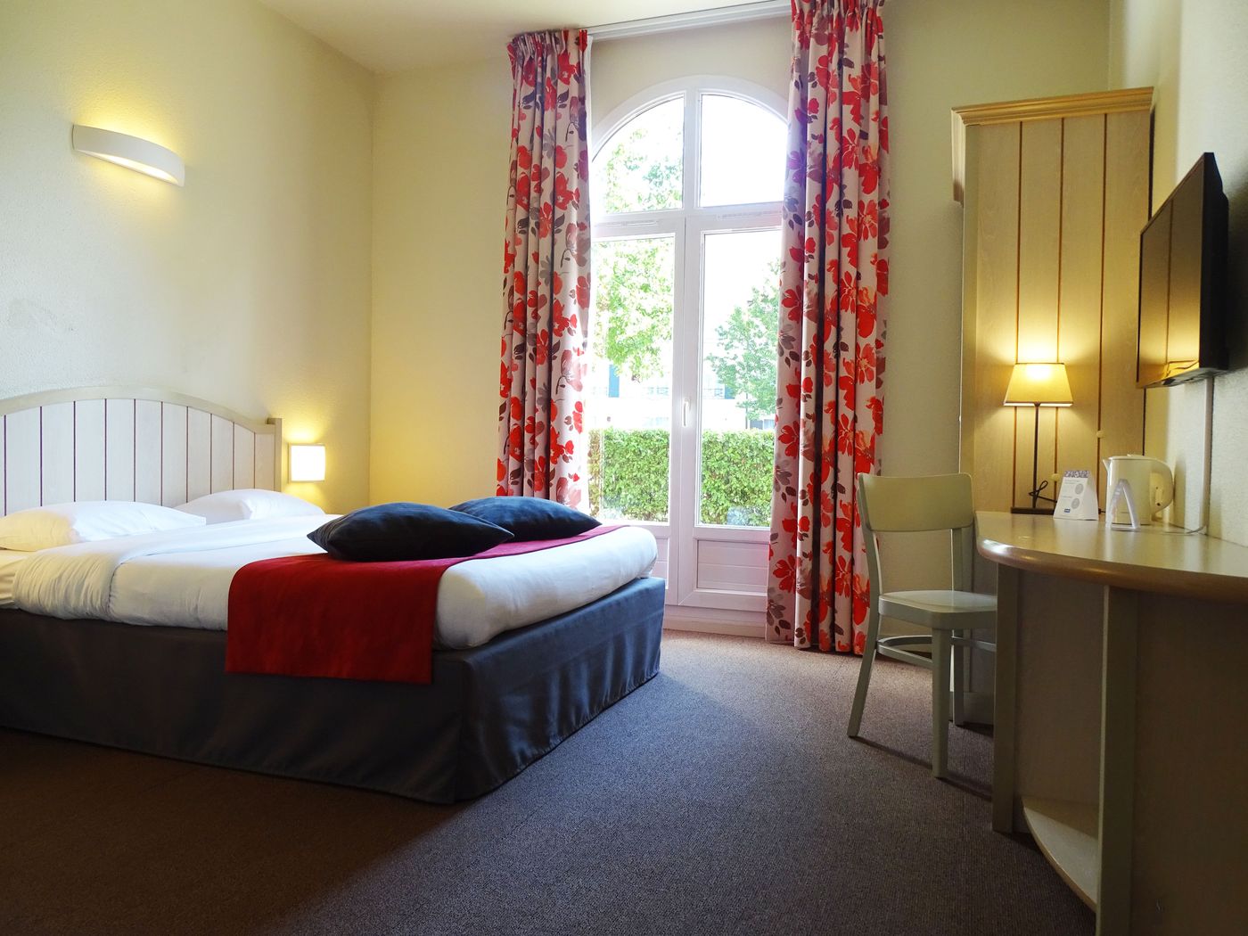 Campanile-Val-de-France-Ex-Kyriad-Disneyland-Room-25