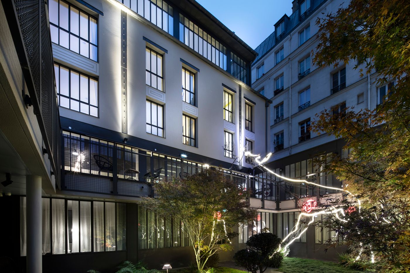 Les-Deux-Girafes-Terrace-59