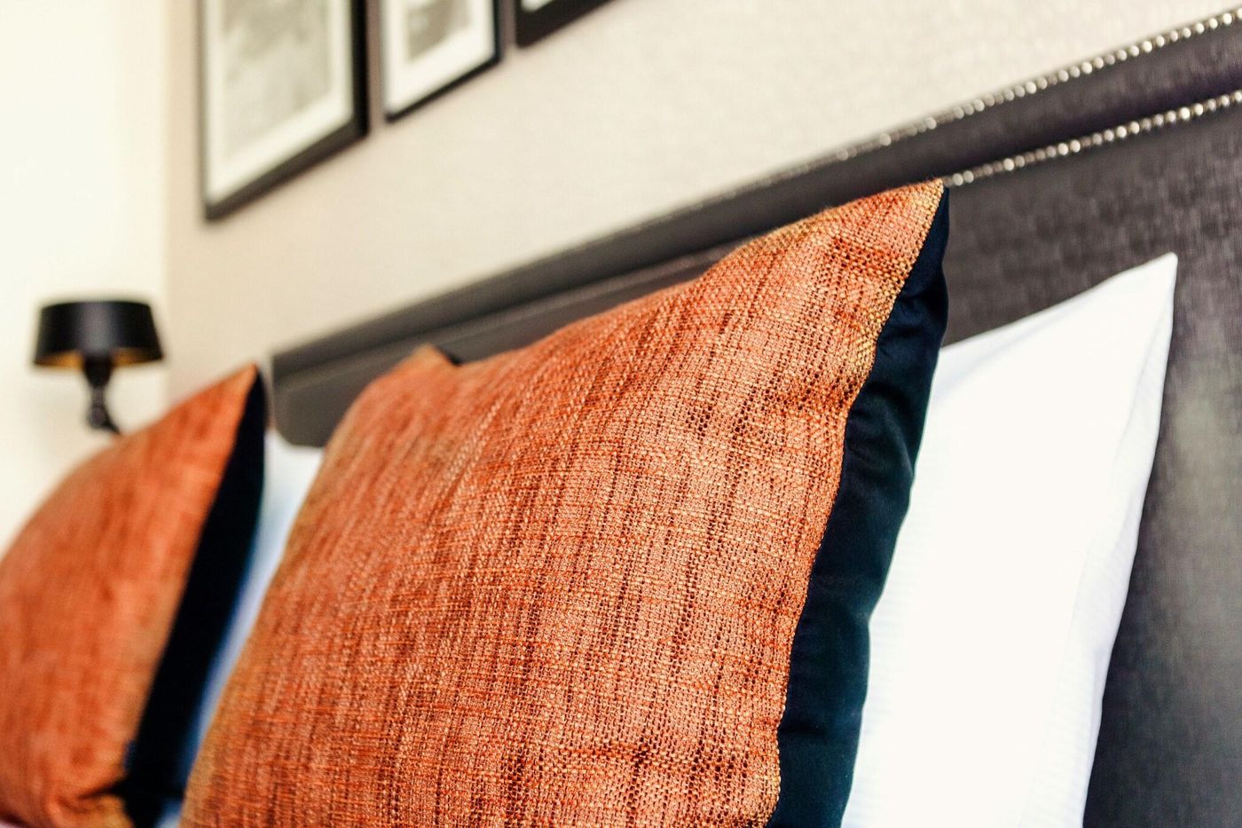 Carlton-Square-Room-31