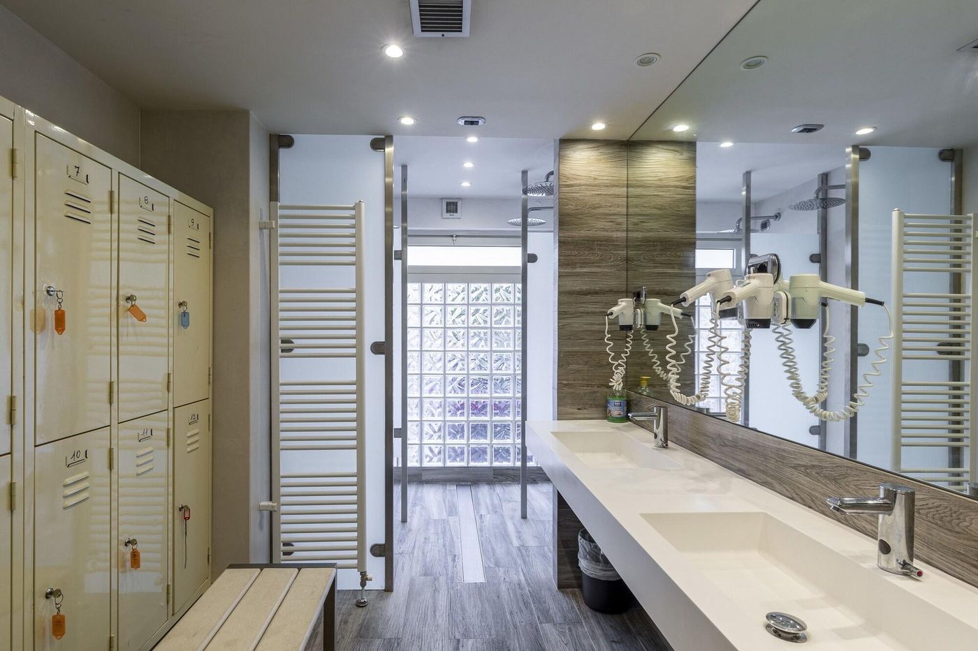 Columbia-Charming-Spa-Sports-and-Entertainment-76