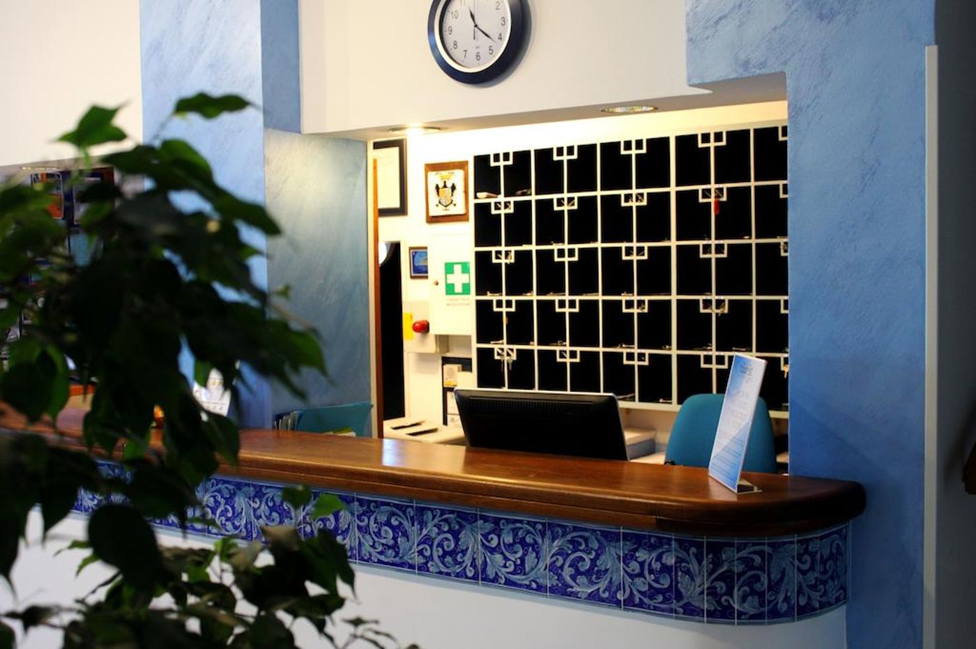 Hotel-Tourist-Lobby-52