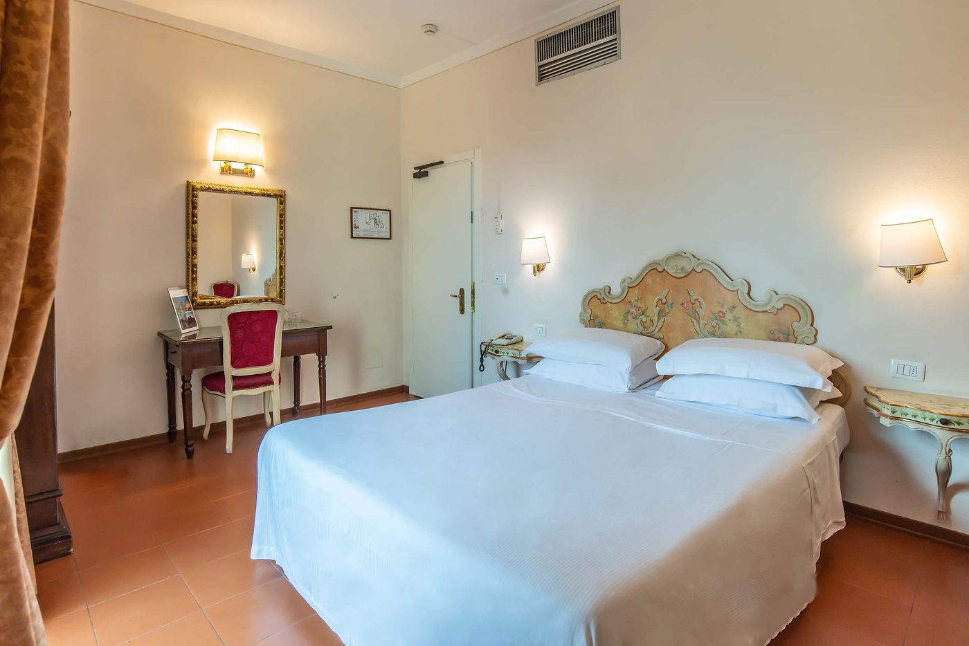 Machiavelli-Palace-Room-32