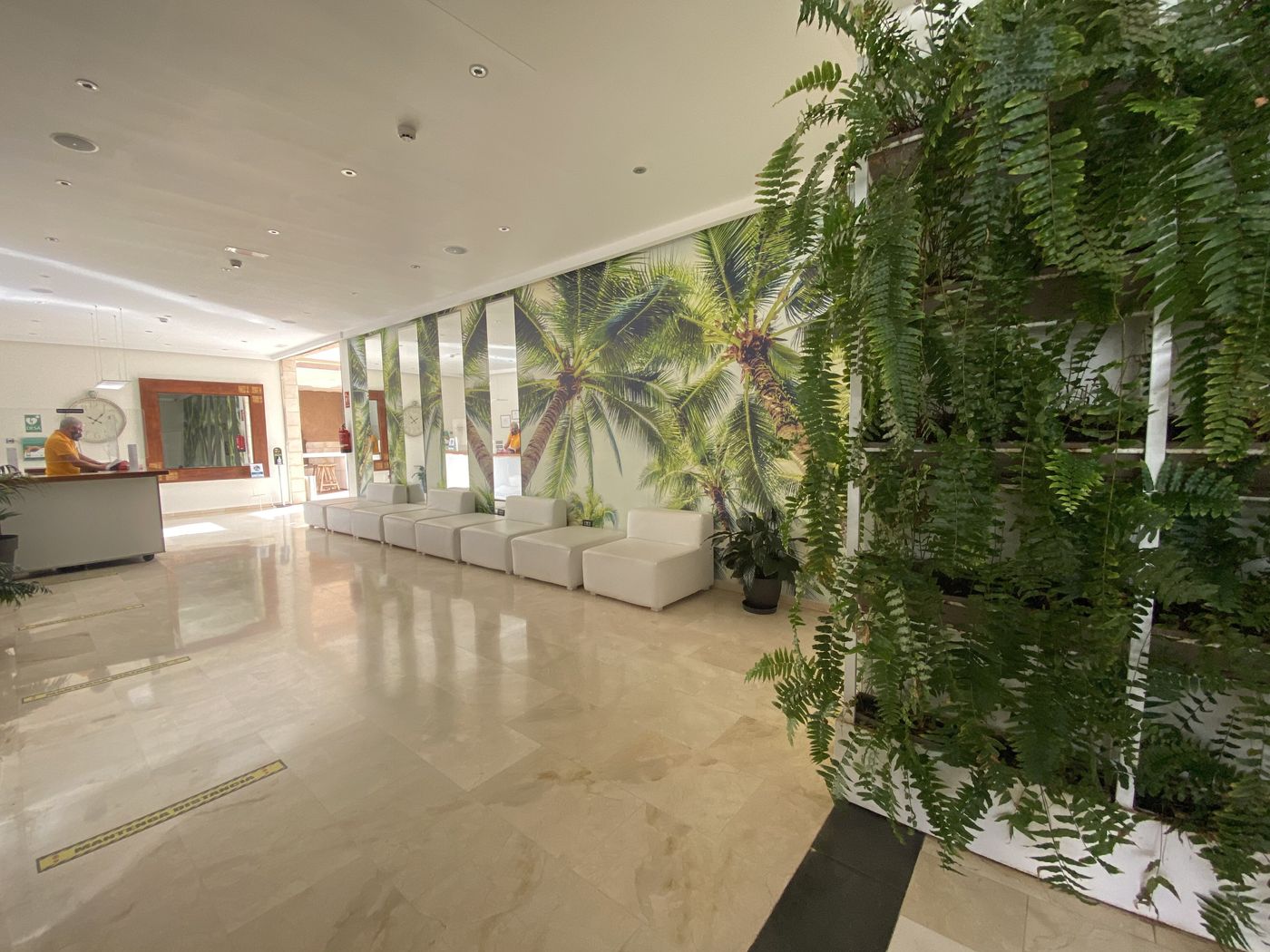 Parque-de-las-Americas-Lobby-29