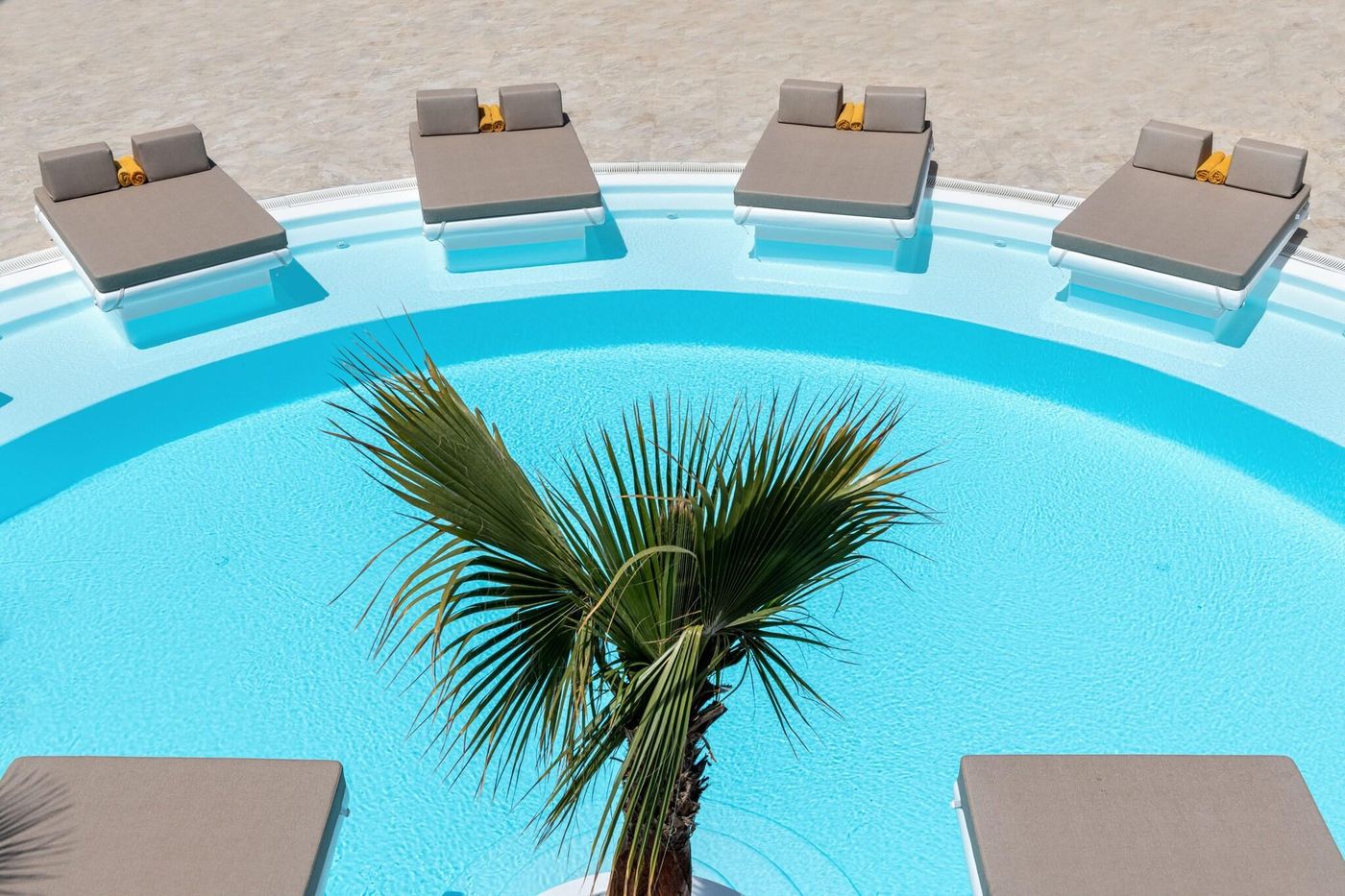 Santorini-Kastelli-Resort-Room-13