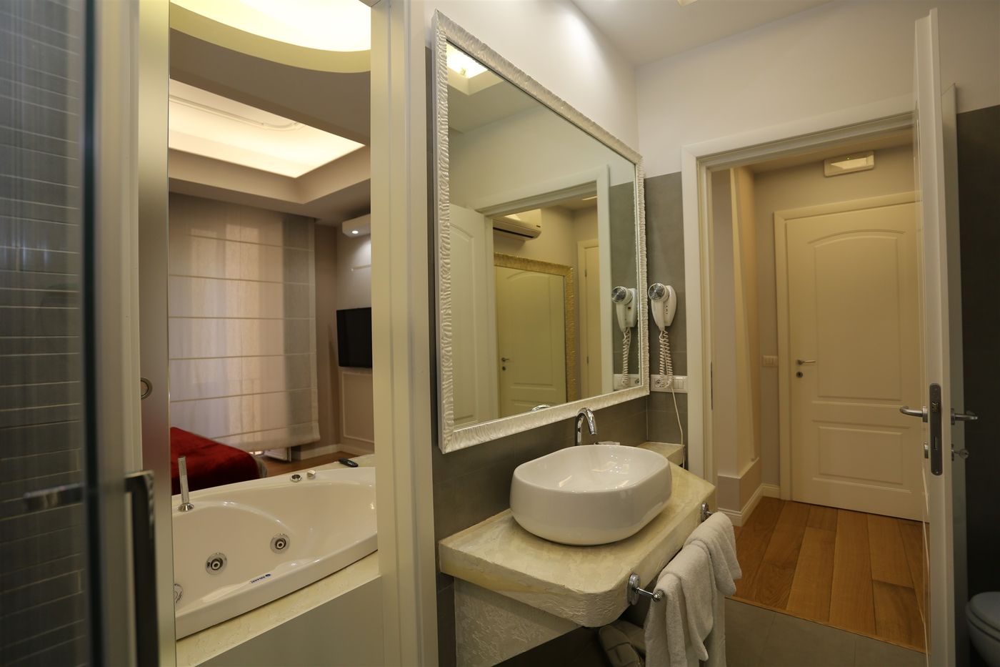 Luxury-on-the-River-Room-13