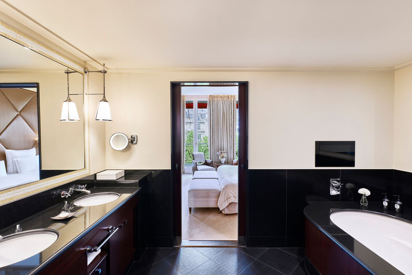 Hotel-Barriere-Le-Fouquets-Paris-Room-43