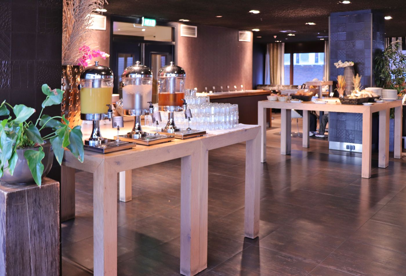 Xo-Hotels-Blue-Tower-Restaurant-14