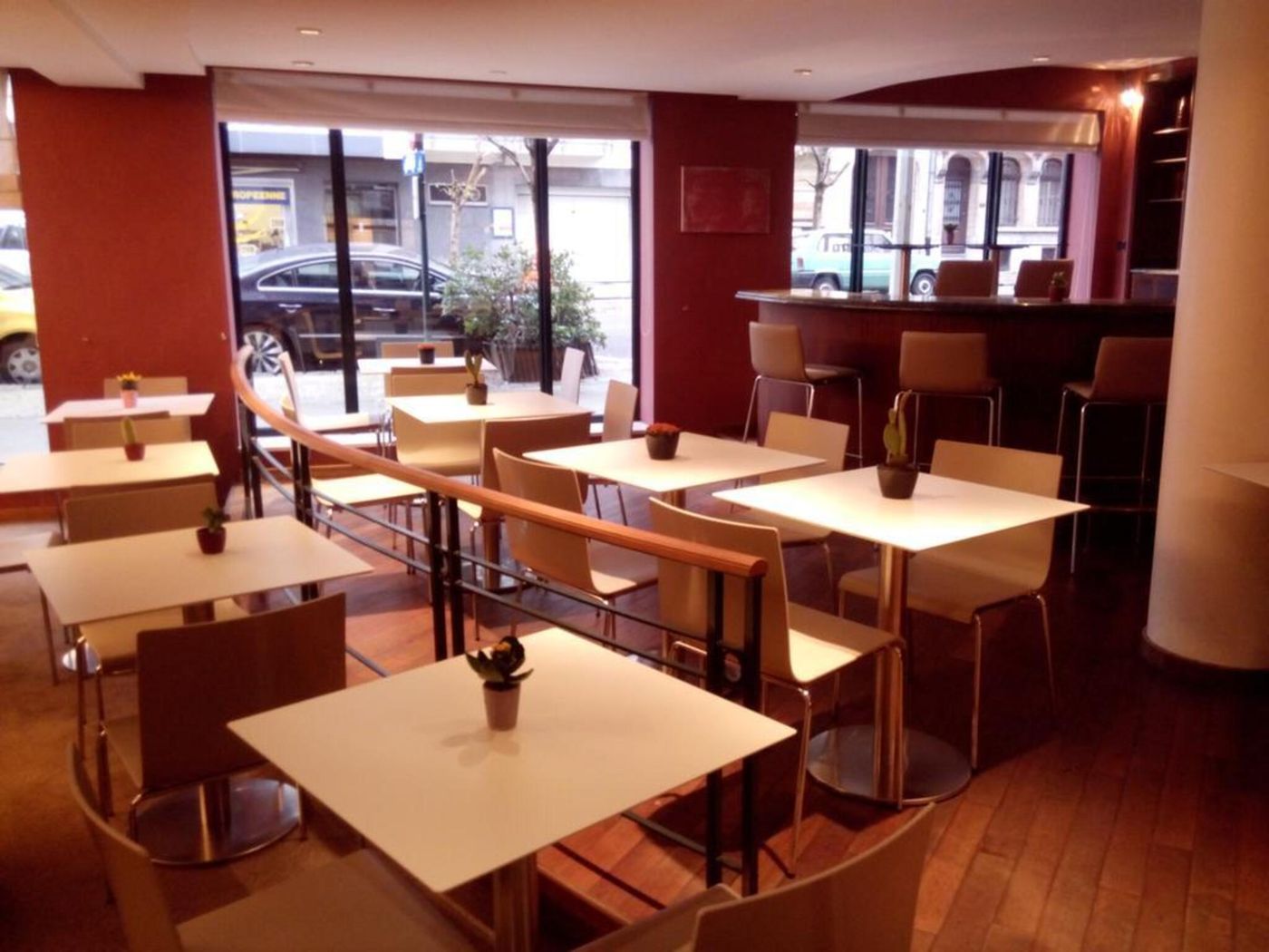 B-Aparthotel-Ambiorix-Bar-12