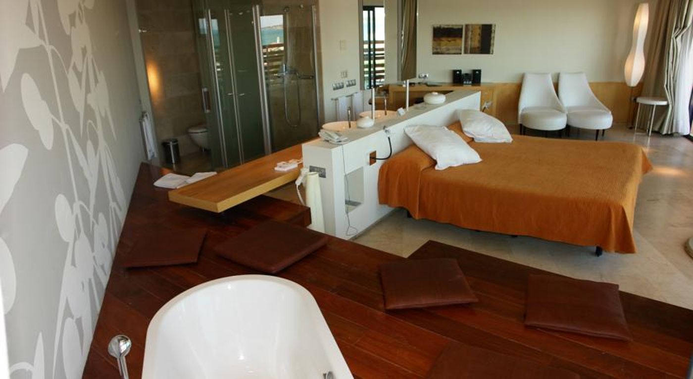 Les Oliveres Apartments