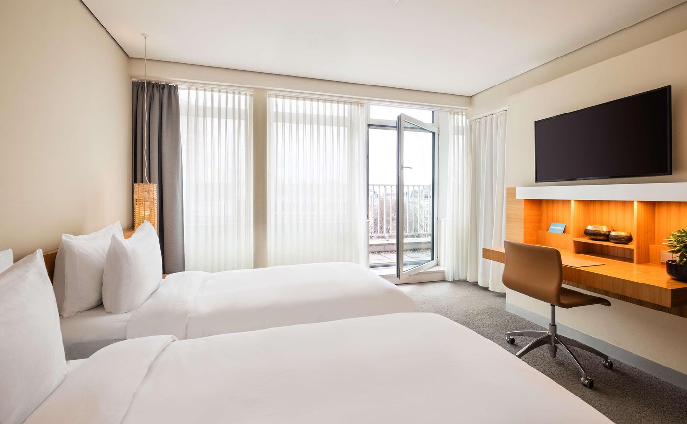 Lindner-Hotel-Berlin-Ku-damm--part-of-JdV-by-Hyatt-Room-23