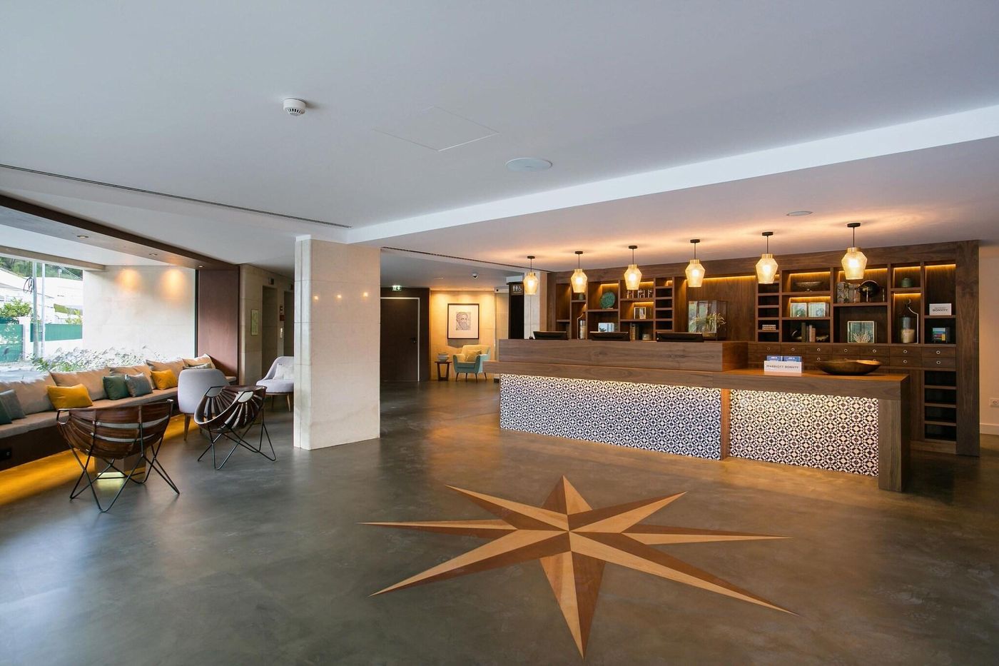 Four-Points-By-Sheraton-Sesimbra-Lobby-3
