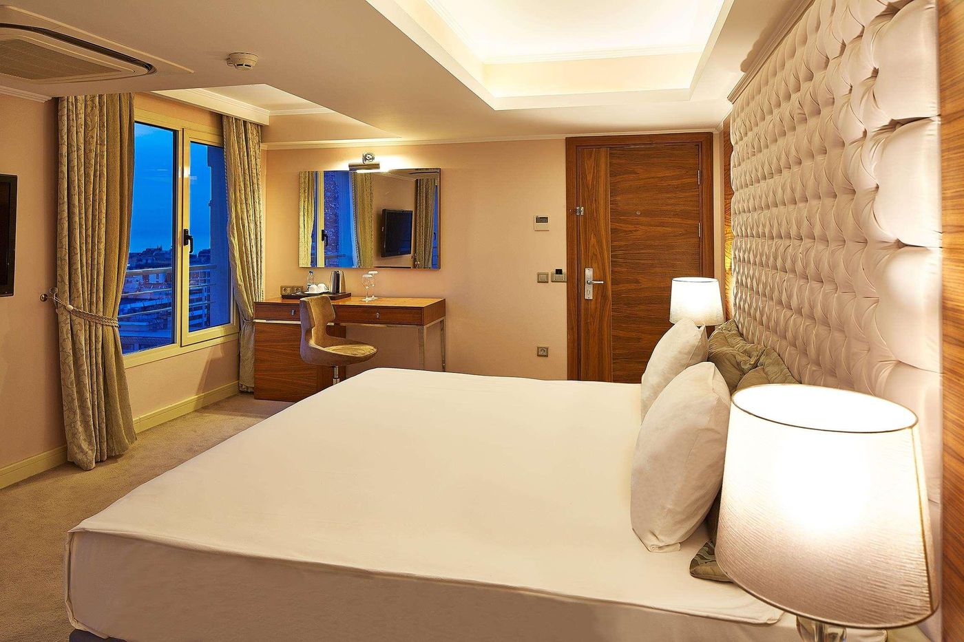 DoubleTree-By-Hilton-Izmir-Alsancak-Room-20