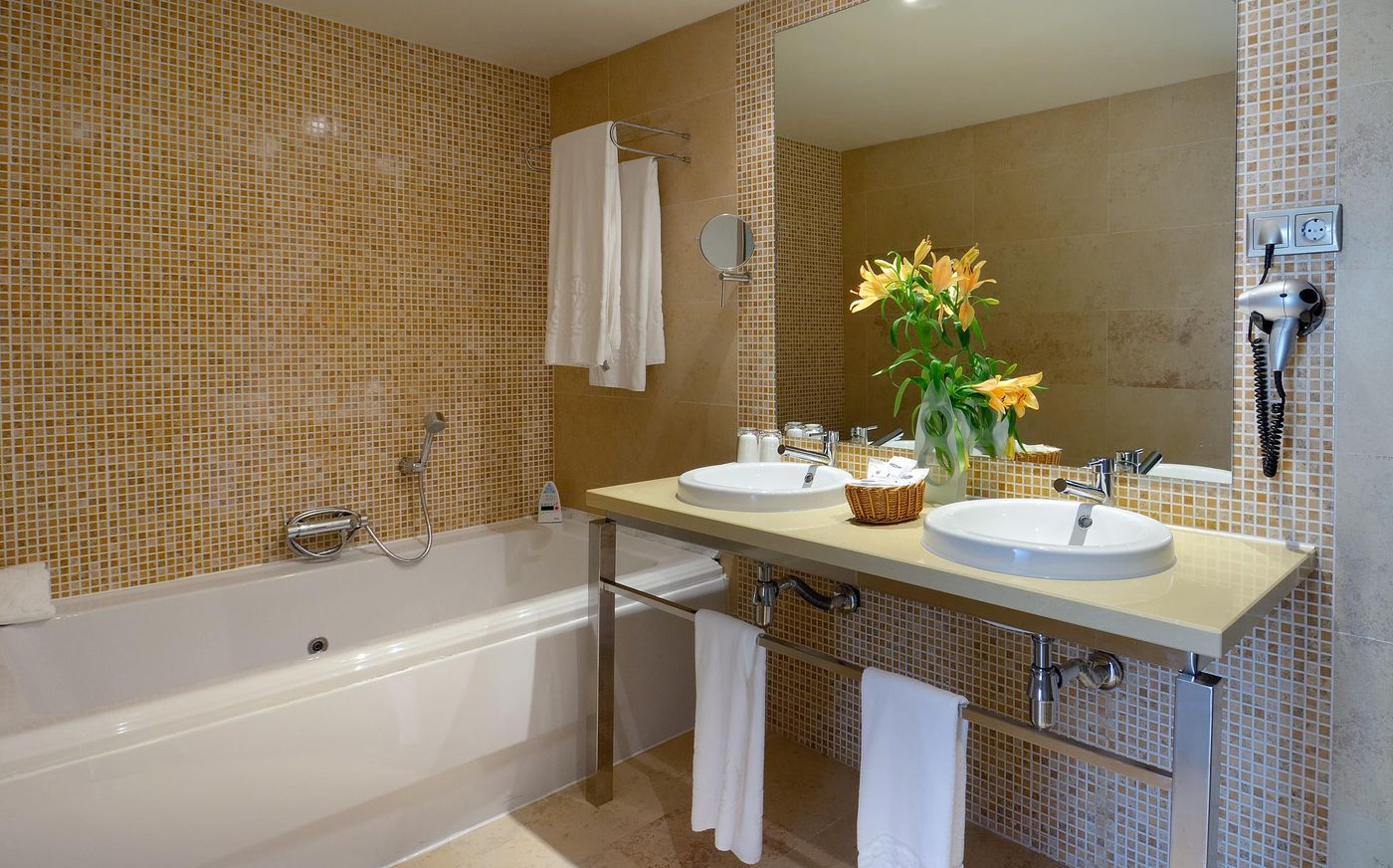 Elba-Carlota-Beach-Hotel-Room-28