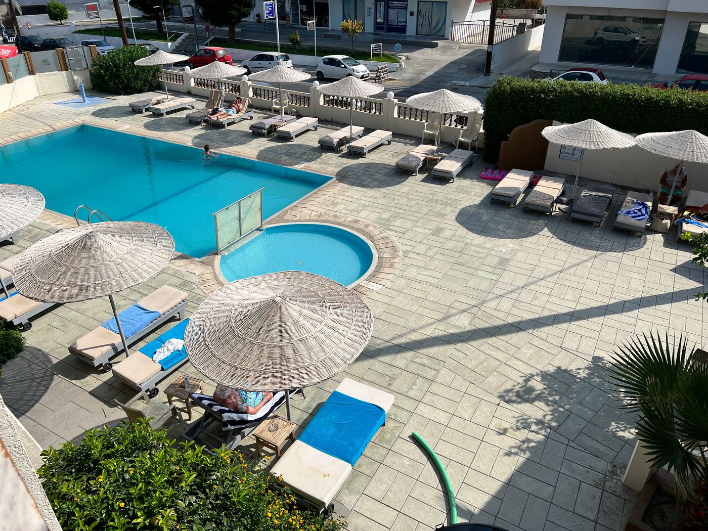 Golden-Days-Aparthotel-Pool-2