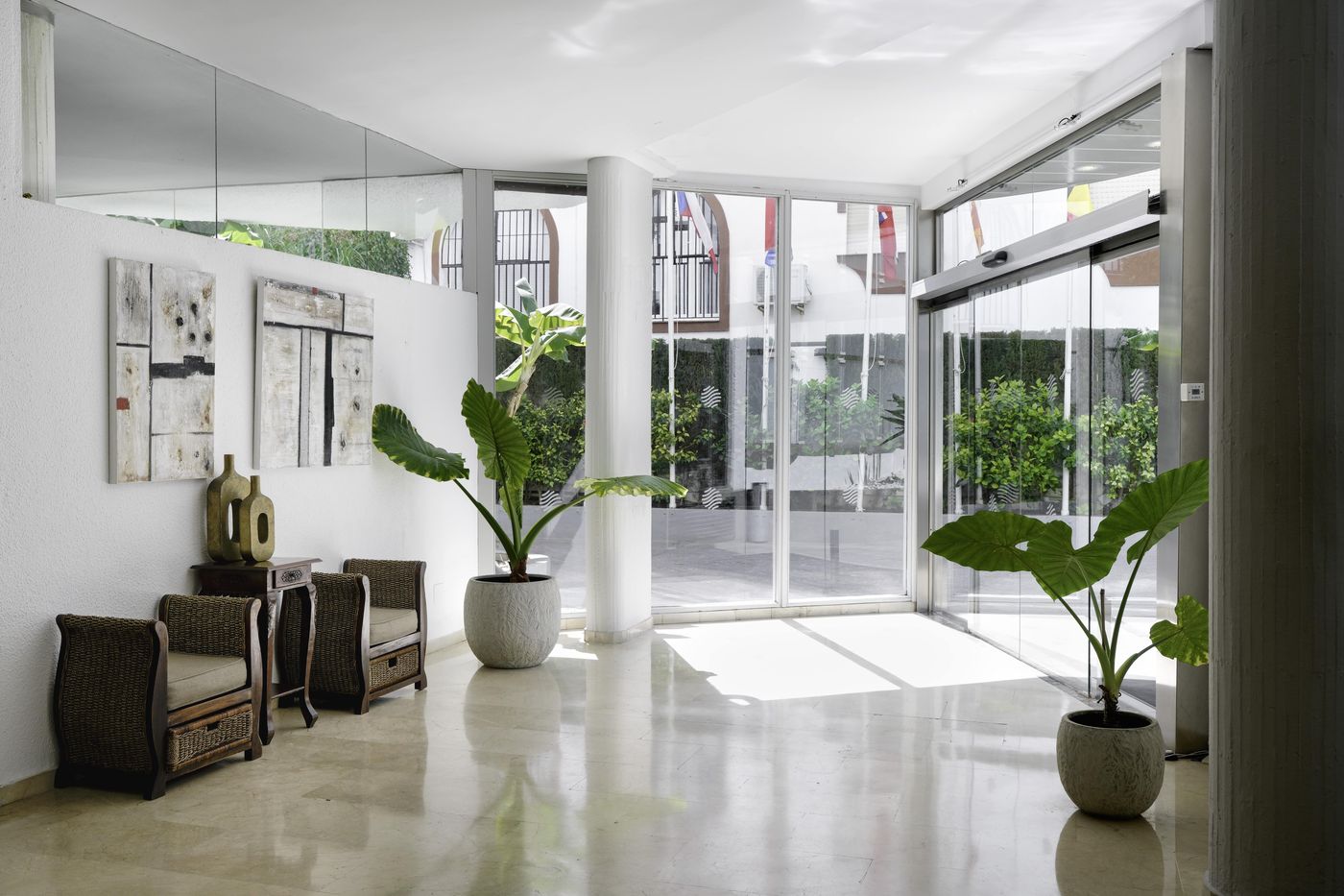 AluaSun-Lago-Rojo-Lobby-44