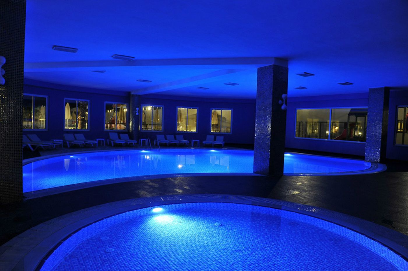 Lake---River-Side-Hotel---Spa-Pool-71