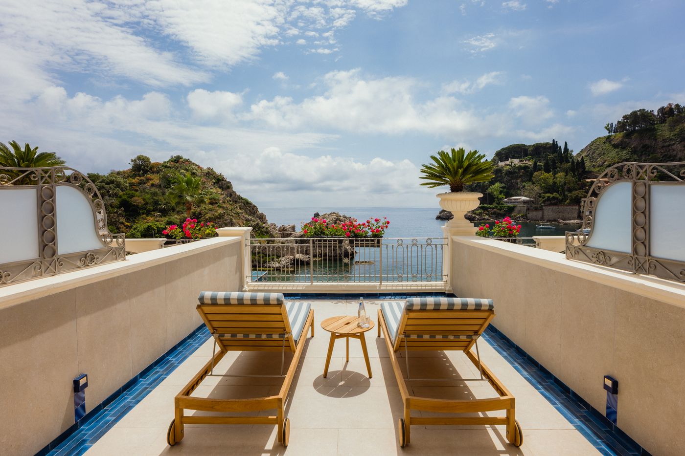 Mazzaro-Sea-Palace-Room-4