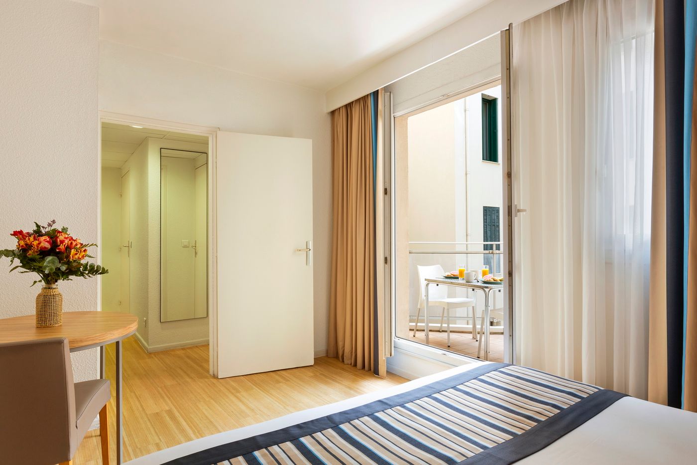 Citadines-Croisette-Cannes-Room-9