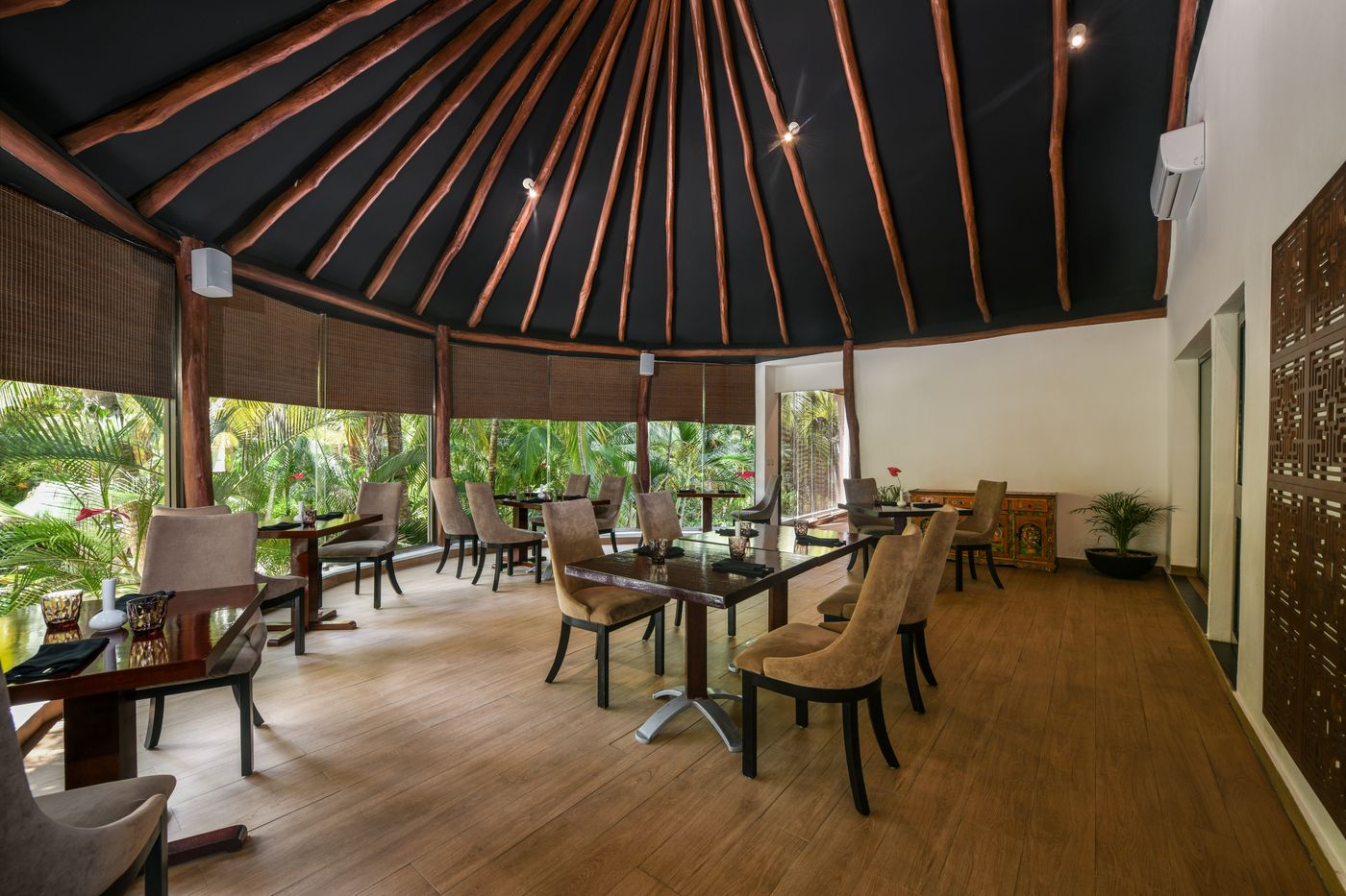 El Dorado Casitas Royale by Karisma 14.10