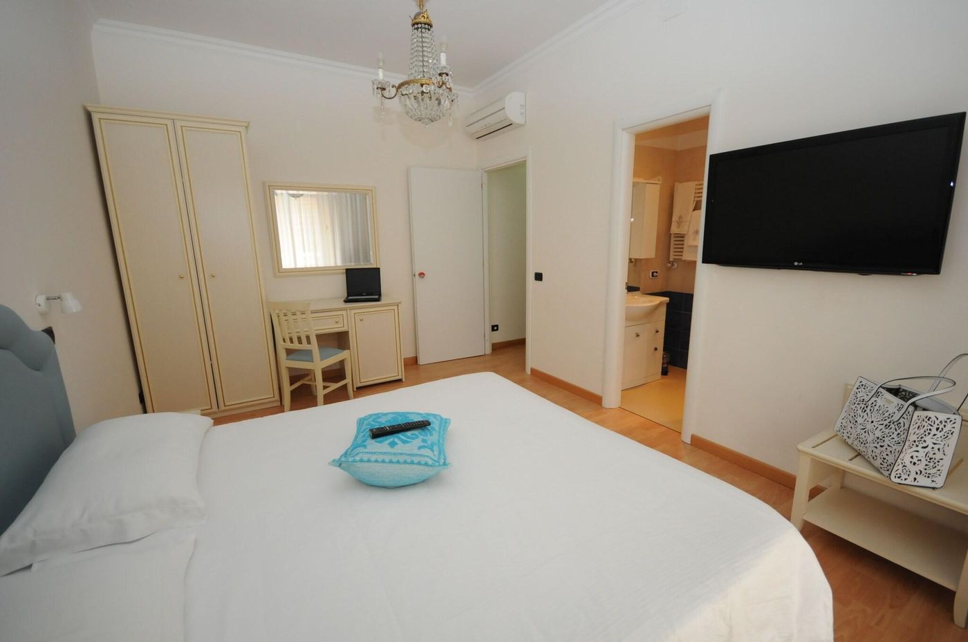 Roma-Tiburtina-Station-Room-5