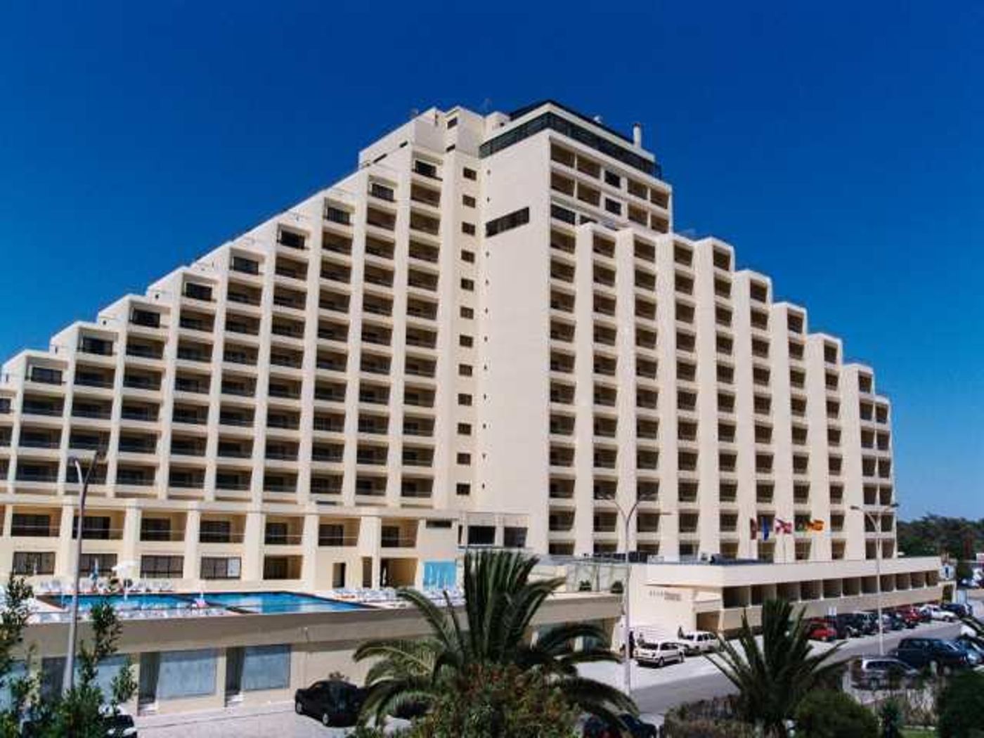 Yellow Monte Gordo Beach Hotel