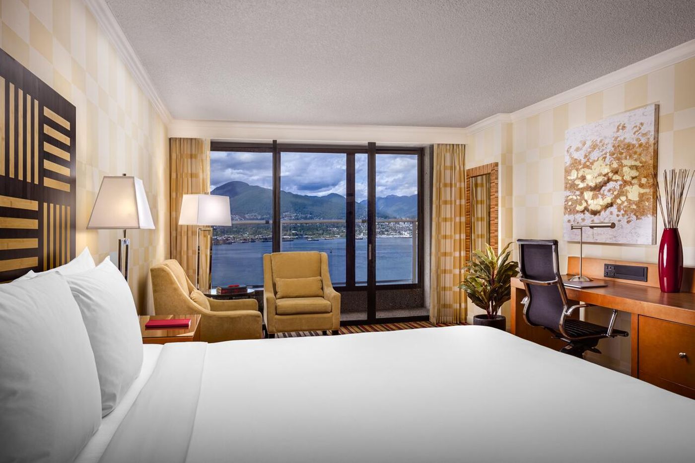 Pinnacle-Hotel-Harbourfront-Room-9