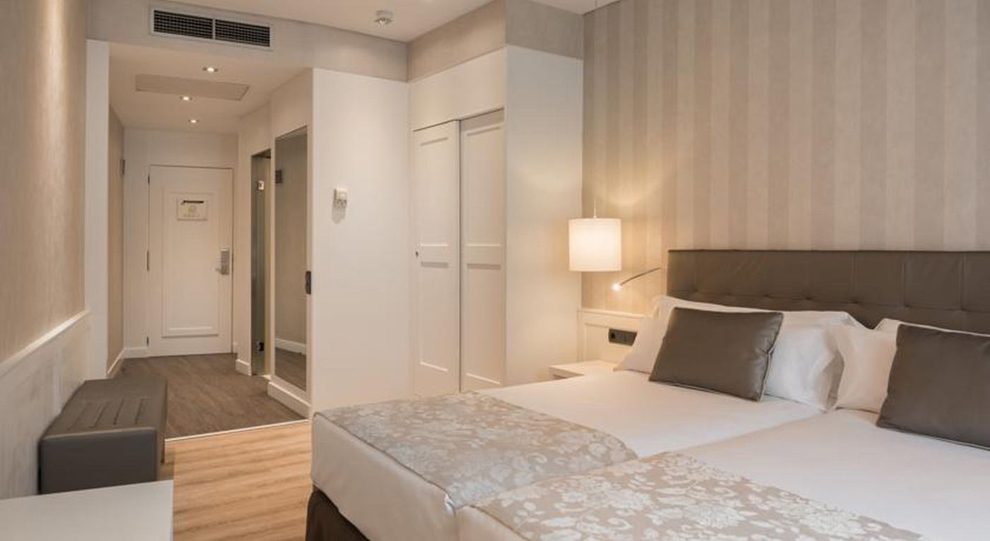 Catalonia-Puerta-del-Sol-Room-40