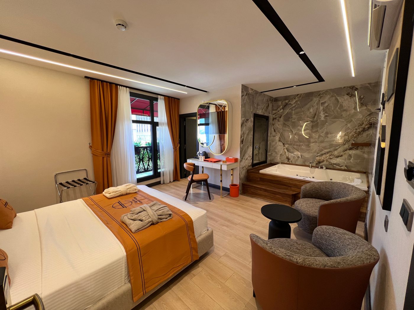 Elysian-Airport-Hotel-Room-23