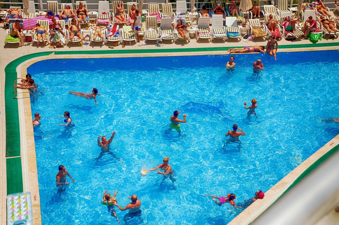 Club-Hotel-Shark-Pool-7