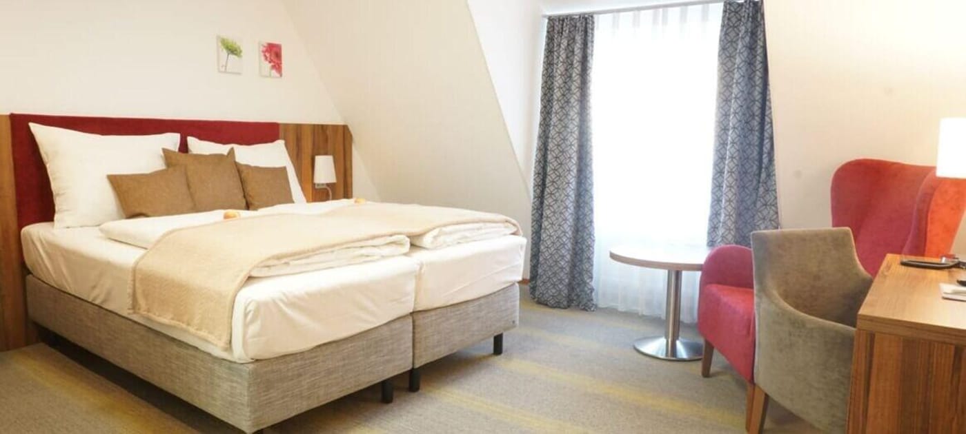 Altstadthotel Grauer Wolf-Germany-ERLANGEN-Room-7
