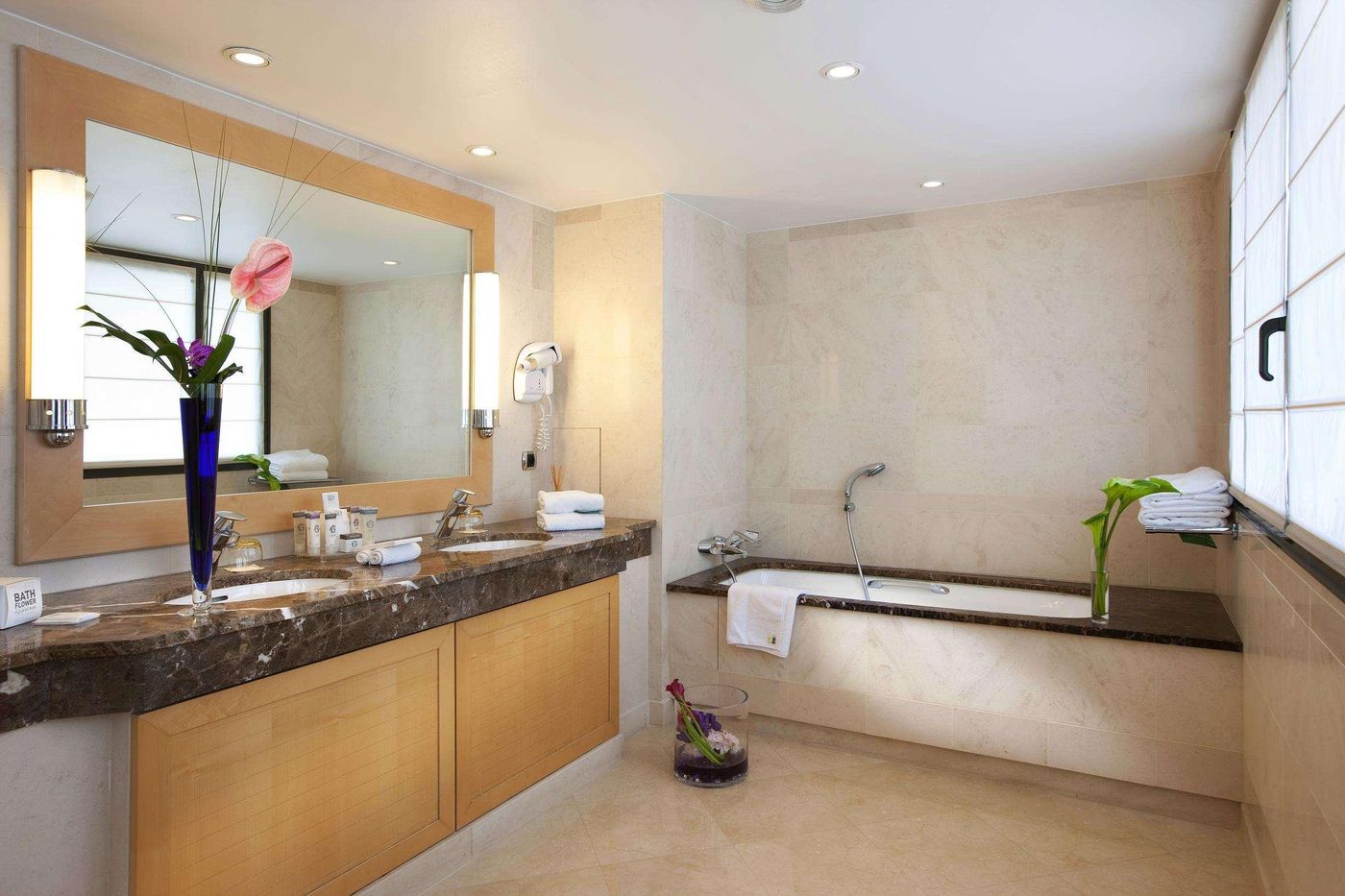 Hyatt-Regency-Nice-Palais-De-La-Mediterranee-Room-35