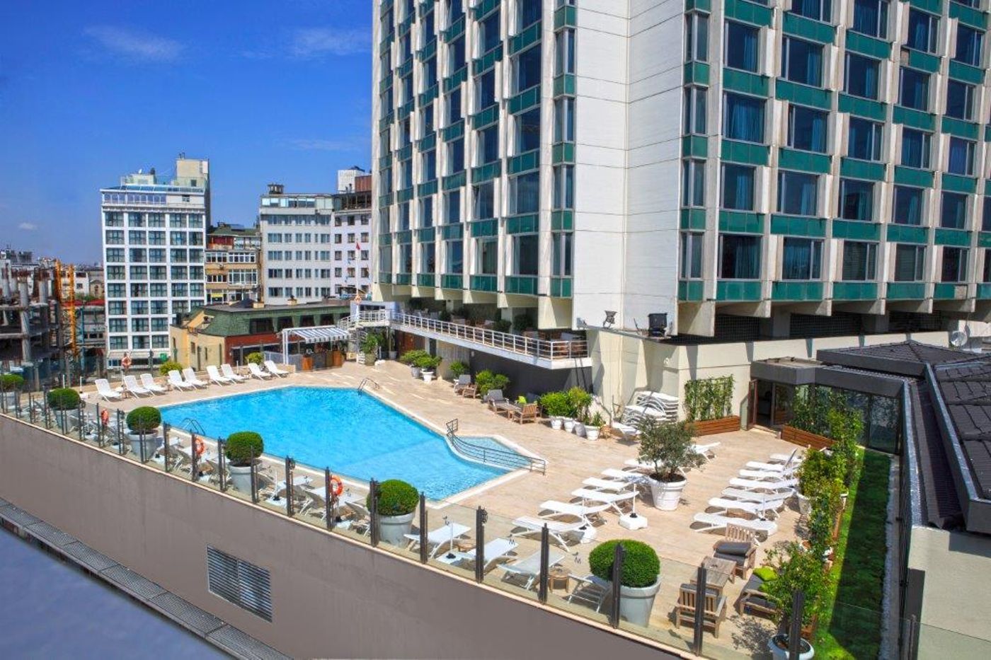 The-Marmara-Taksim---Istanbul-Pool-1