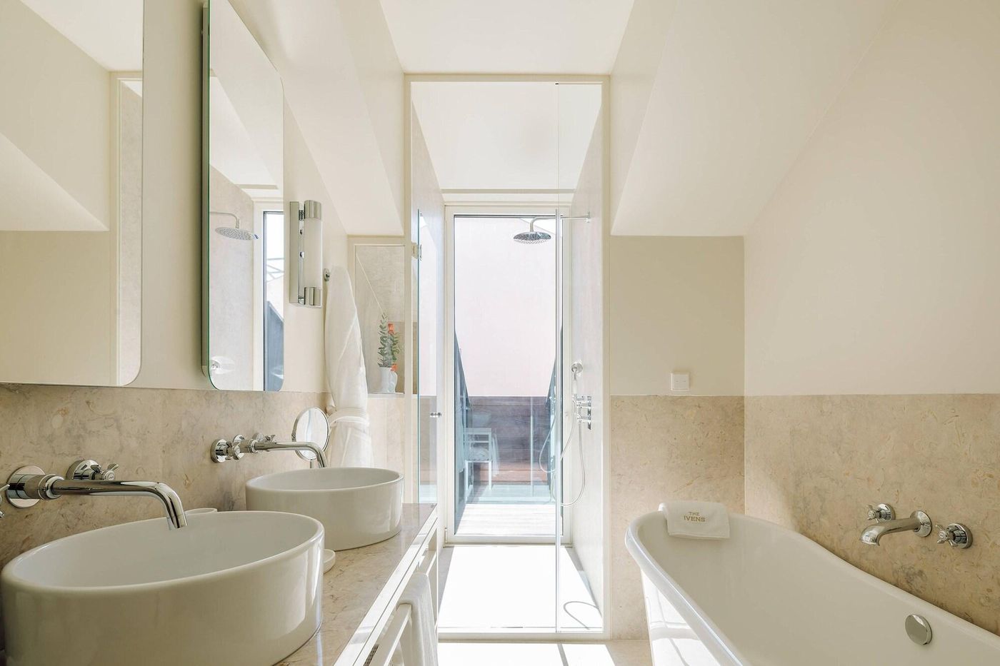 The-Ivens-Autograph-Collection-Room-48