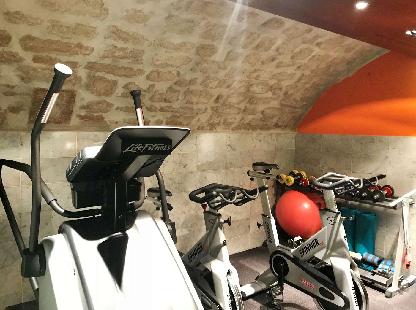 Hotel-Golden-Tulip-Opera-De-Noailles-Sports-and-Entertainment-58