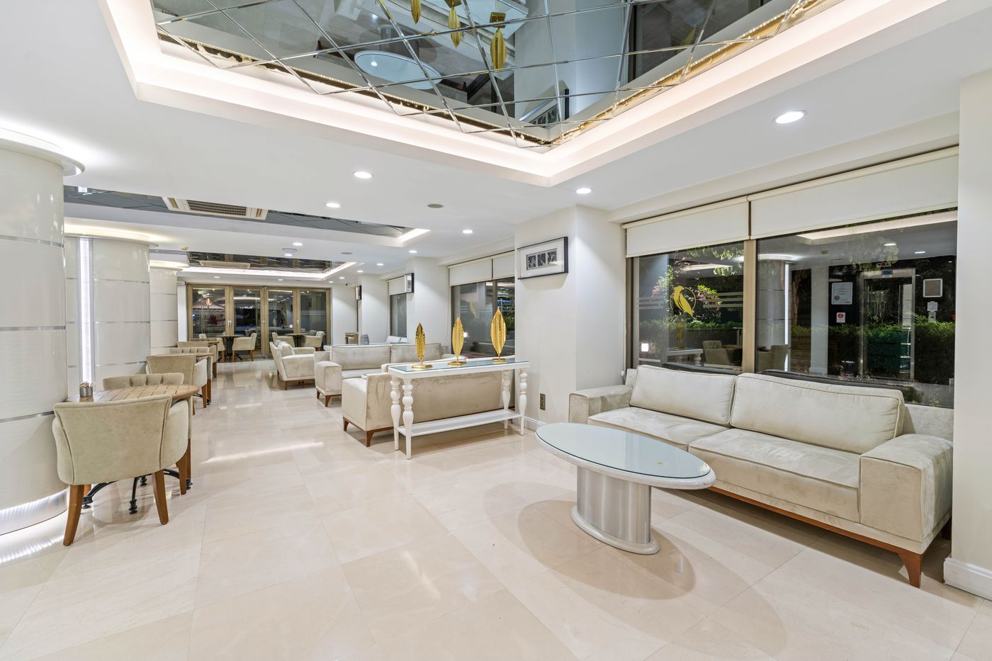 Falcon-Hotel-Lobby-28