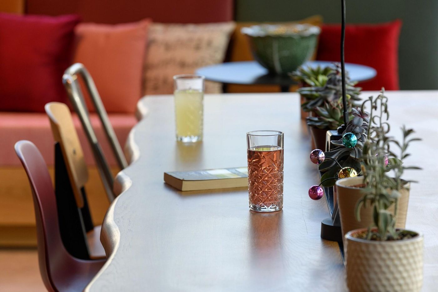 Moxy-Lisbon-City-Lobby-36