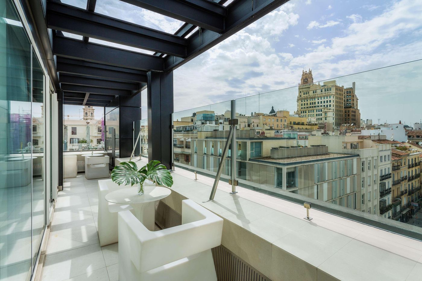 Room-Mate-Oscar-Room-12