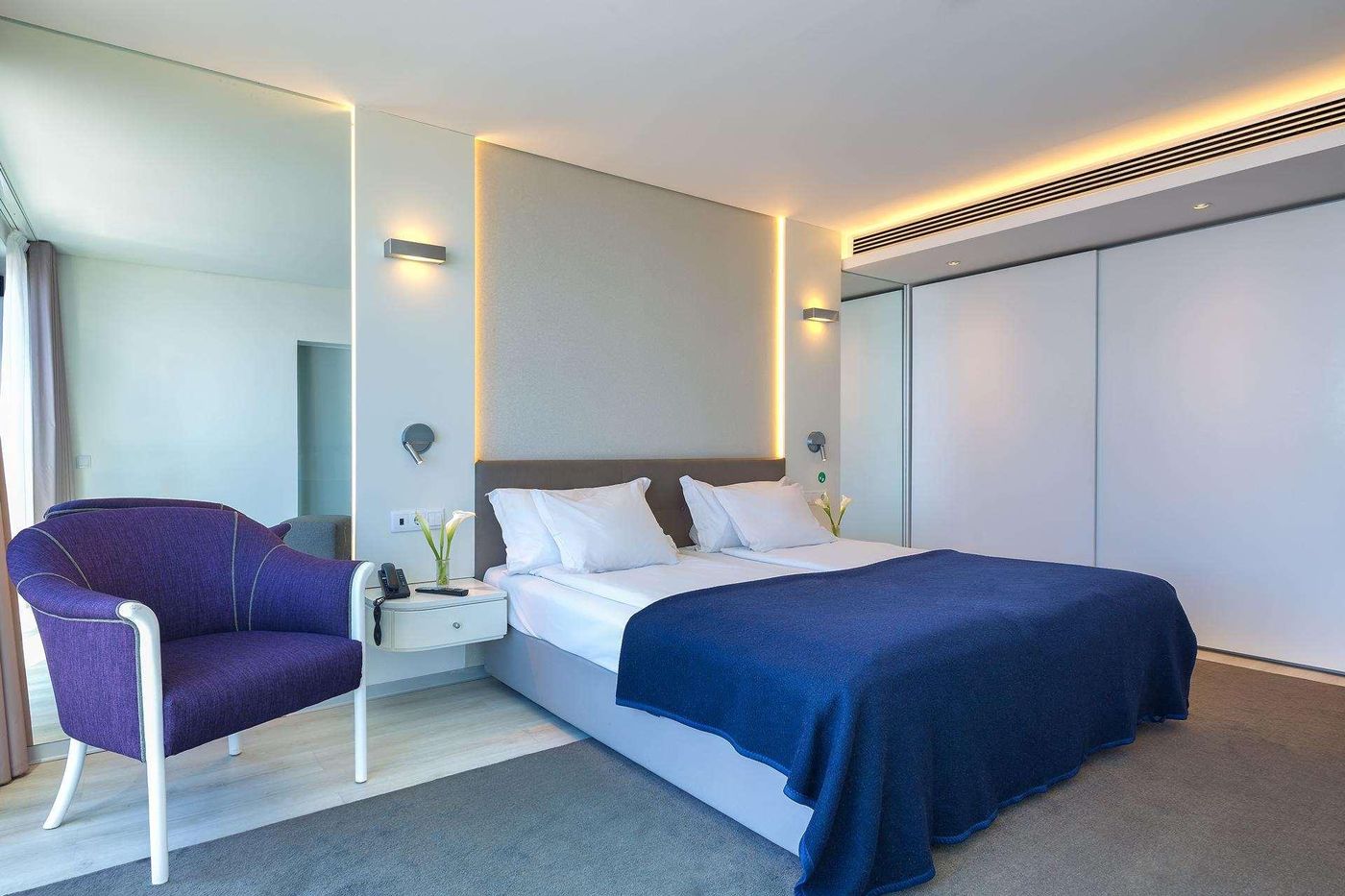 The-Views-Monumental-Room-25