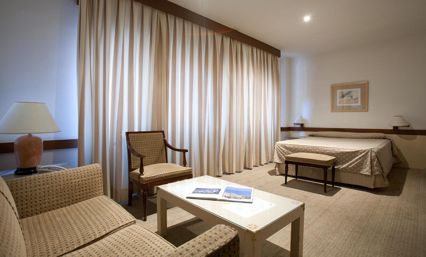 Espahotel-Plaza-Basilica-Room-19