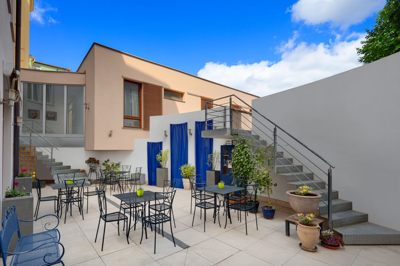 Hotel-Carol-Terrace-2